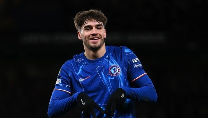 吉乌：庆祝世俱杯时库库站特朗普前面缩了缩身子，怕有人开枪